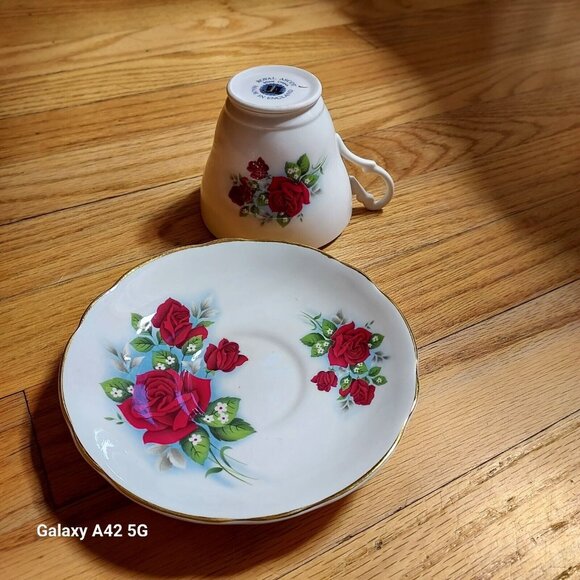 Red Roses Cup & Saucer Royal Ascot Bone China Gold Trim England Vintage Tea set - Picture 5 of 15